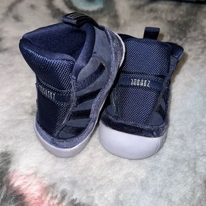 JORDAN 11